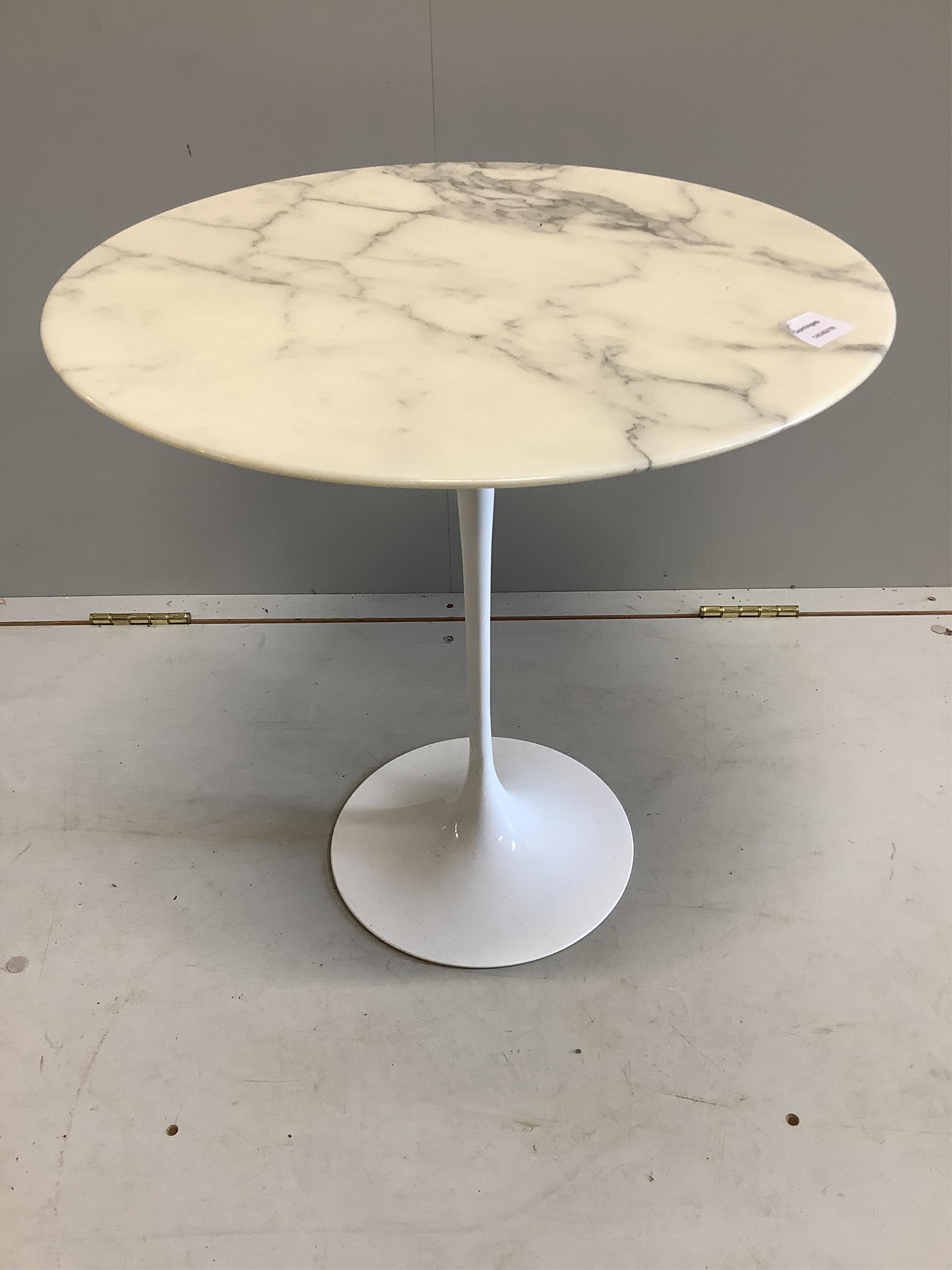 A Knoll Saarinen marble top small table from Skandium, diameter 51cm, height 51cm